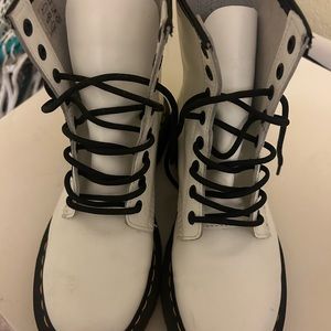 Doc martens boys are ze 7.5 worn once